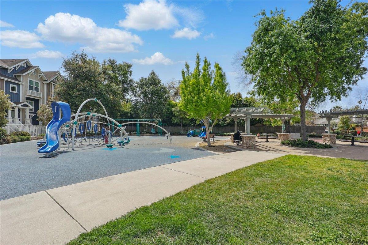Detail Gallery Image 32 of 37 For 837 Sierra Vista Ave, Mountain View,  CA 94043 - 3 Beds | 3 Baths