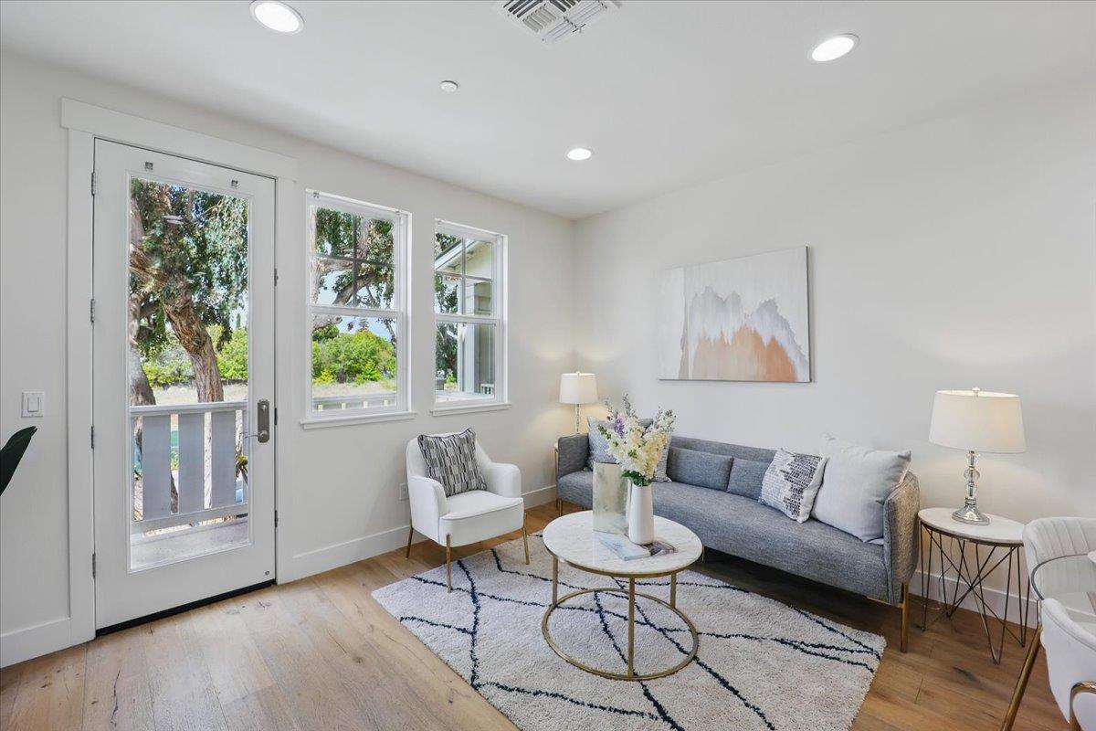 Detail Gallery Image 4 of 37 For 837 Sierra Vista Ave, Mountain View,  CA 94043 - 3 Beds | 3 Baths