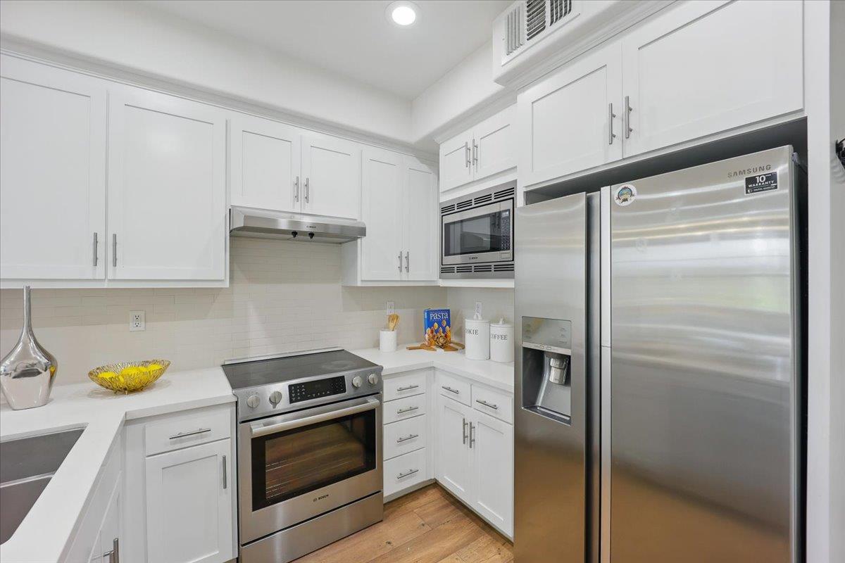 Detail Gallery Image 8 of 37 For 837 Sierra Vista Ave, Mountain View,  CA 94043 - 3 Beds | 3 Baths