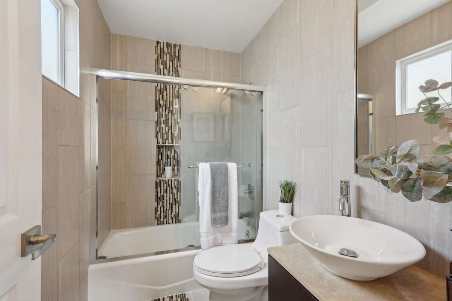 Detail Gallery Image 16 of 44 For 29 Menlo Ave, Daly City,  CA 94015 - 4 Beds | 3 Baths