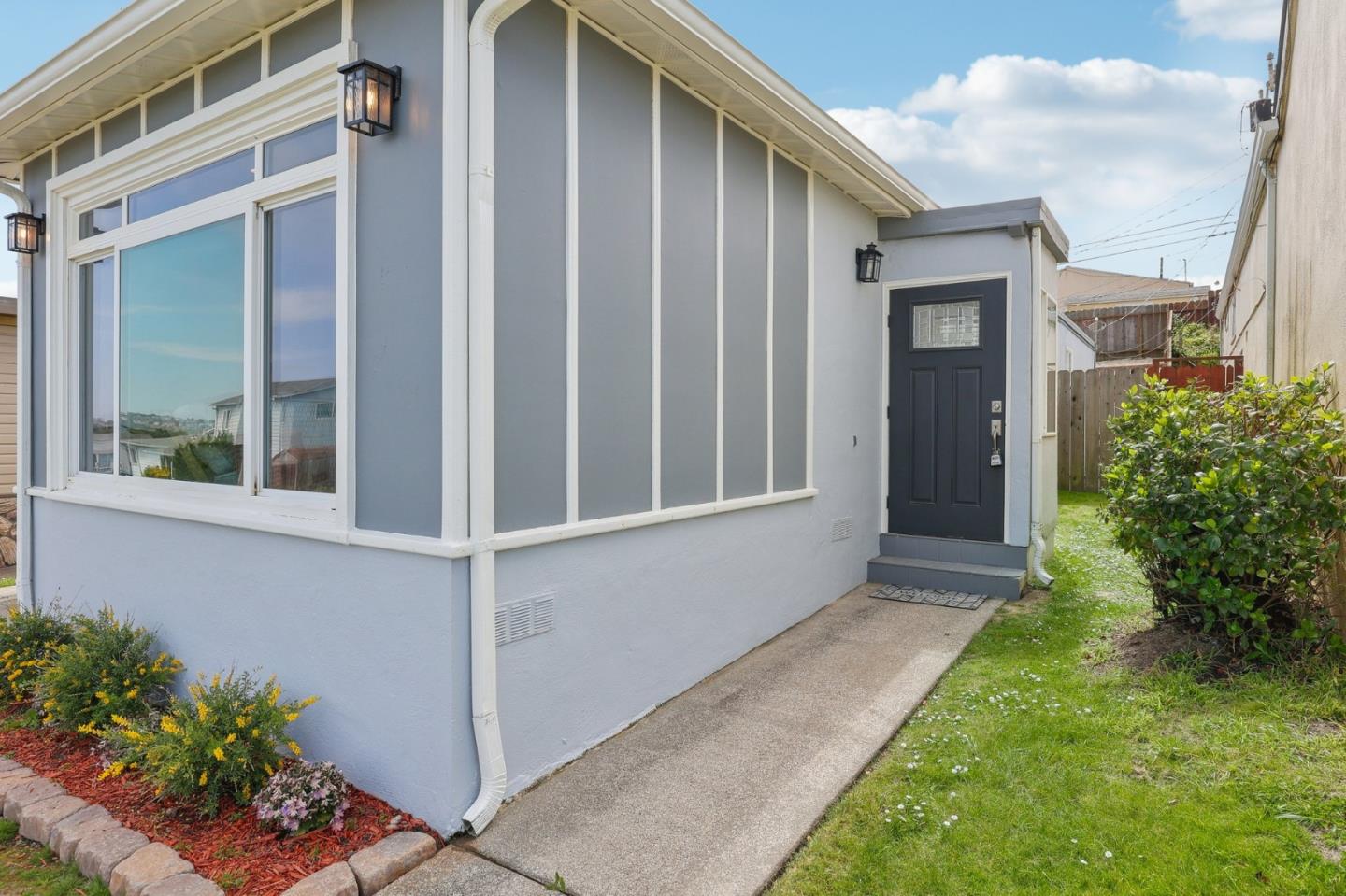 Detail Gallery Image 2 of 44 For 29 Menlo Ave, Daly City,  CA 94015 - 4 Beds | 3 Baths