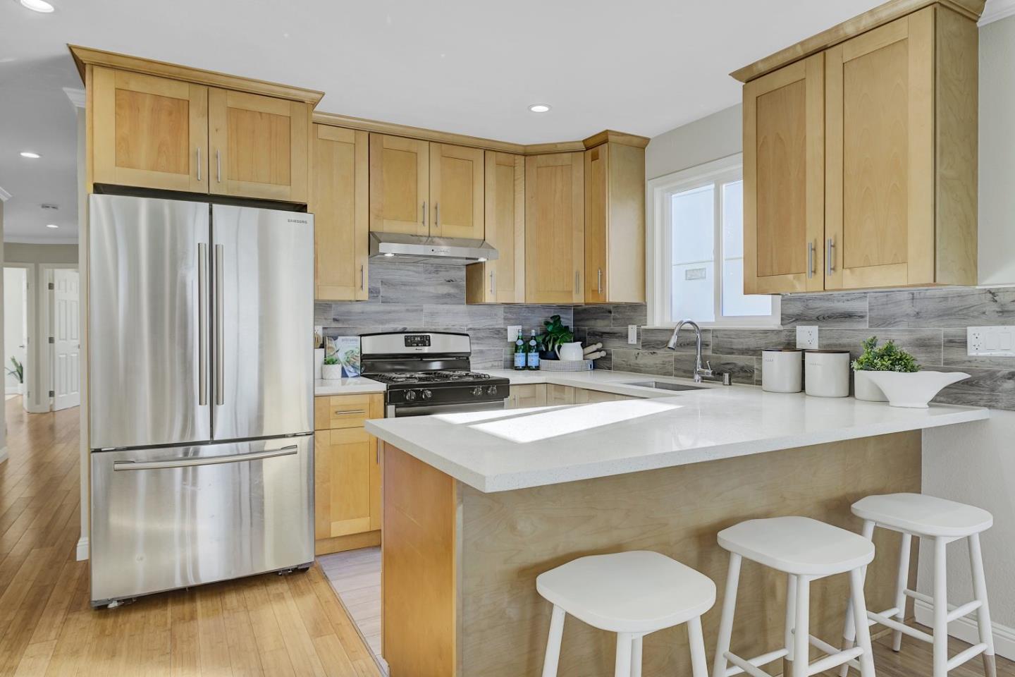 Detail Gallery Image 3 of 44 For 29 Menlo Ave, Daly City,  CA 94015 - 4 Beds | 3 Baths