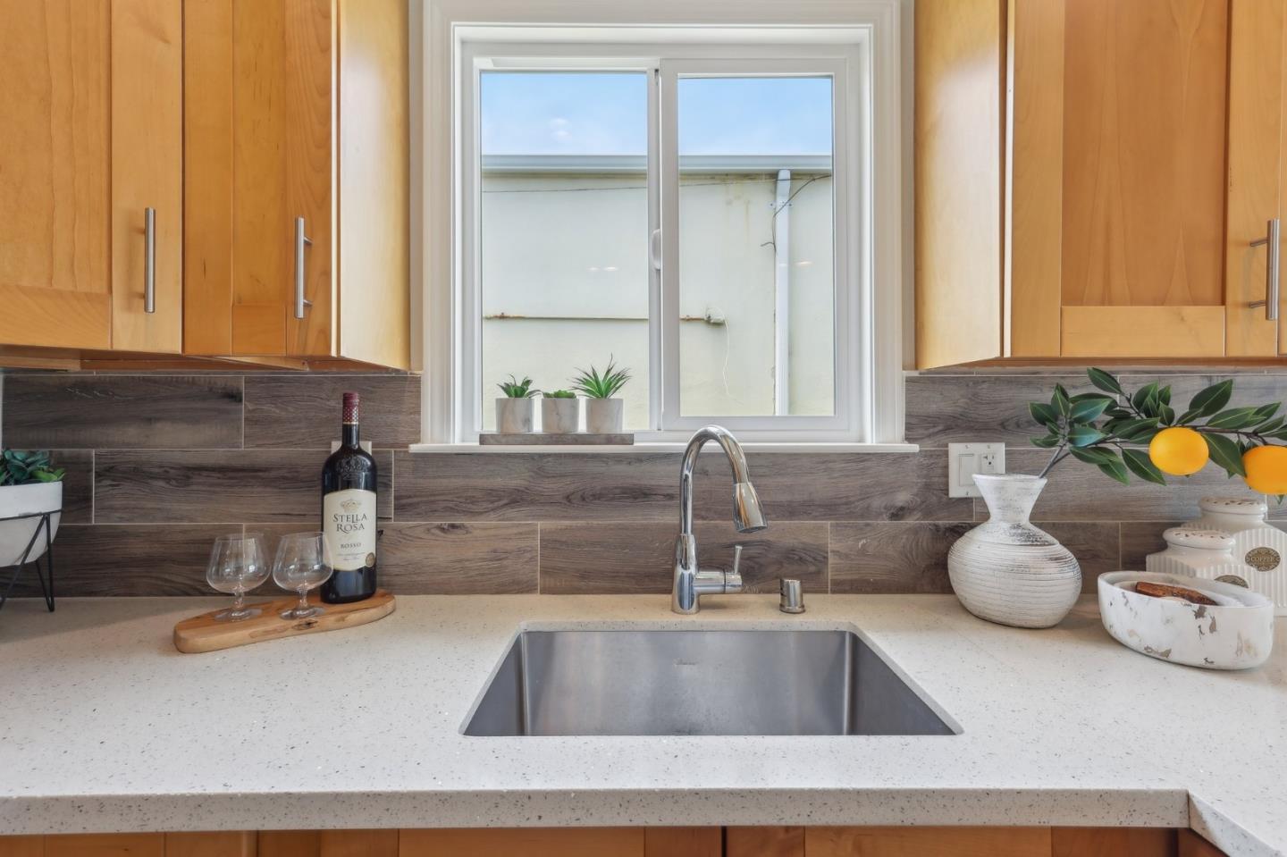 Detail Gallery Image 5 of 44 For 29 Menlo Ave, Daly City,  CA 94015 - 4 Beds | 3 Baths