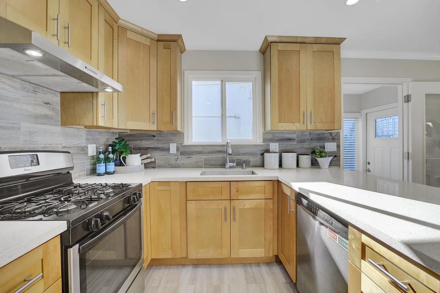 Detail Gallery Image 6 of 44 For 29 Menlo Ave, Daly City,  CA 94015 - 4 Beds | 3 Baths