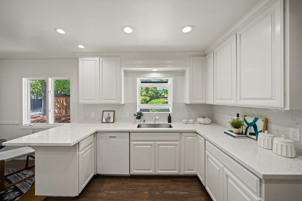 Detail Gallery Image 13 of 36 For 3024 Neal Ave, San Jose,  CA 95128 - 3 Beds | 2/1 Baths