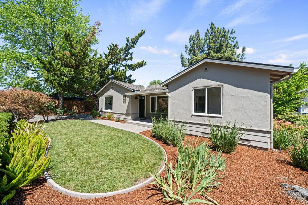 Detail Gallery Image 2 of 36 For 3024 Neal Ave, San Jose,  CA 95128 - 3 Beds | 2/1 Baths