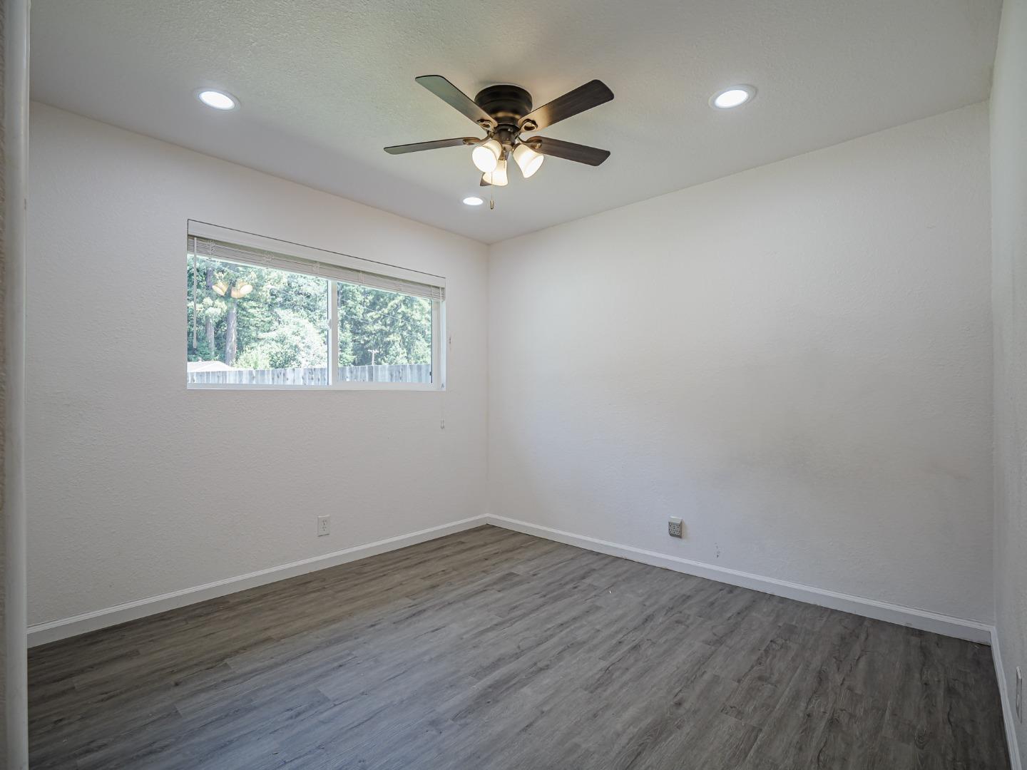 Detail Gallery Image 4 of 34 For 190 Moon Dr, Boulder Creek,  CA 95006 - 4 Beds | 2 Baths