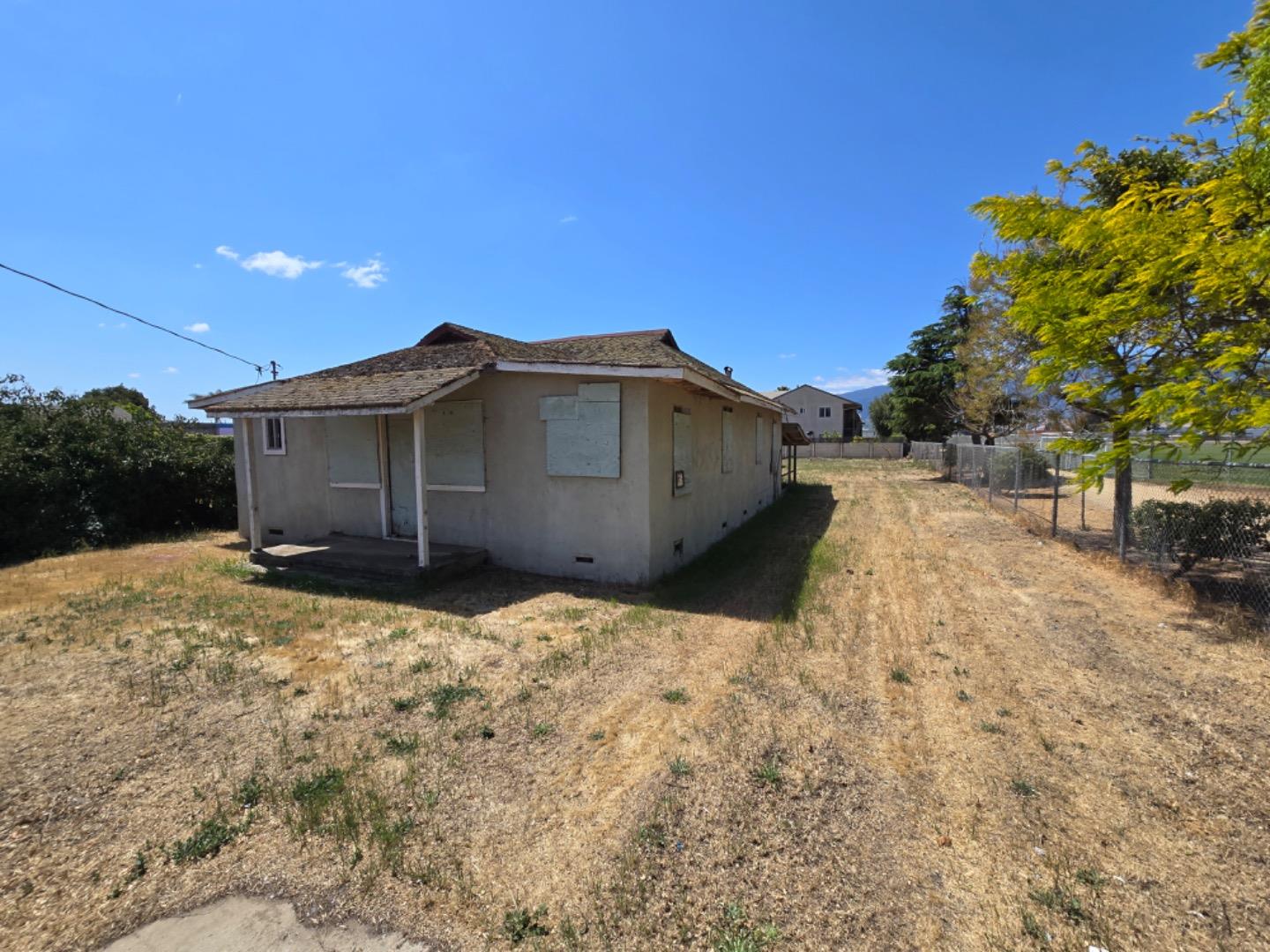 Detail Gallery Image 3 of 10 For 1232 Monterey St, Soledad,  CA 93960 - 2 Beds | 1 Baths
