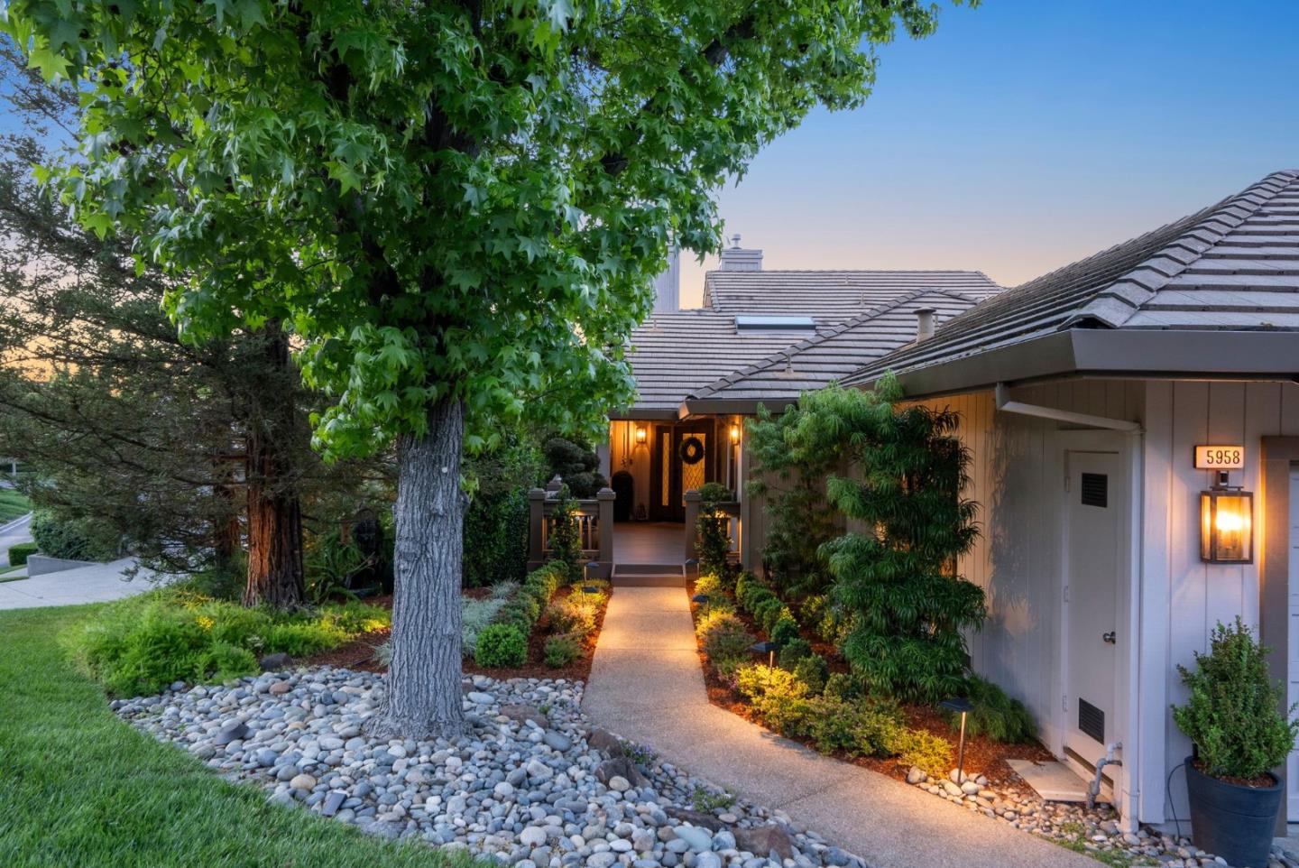 Detail Gallery Image 4 of 81 For 5958 Dry Oak Dr, San Jose,  CA 95120 - 3 Beds | 2/1 Baths