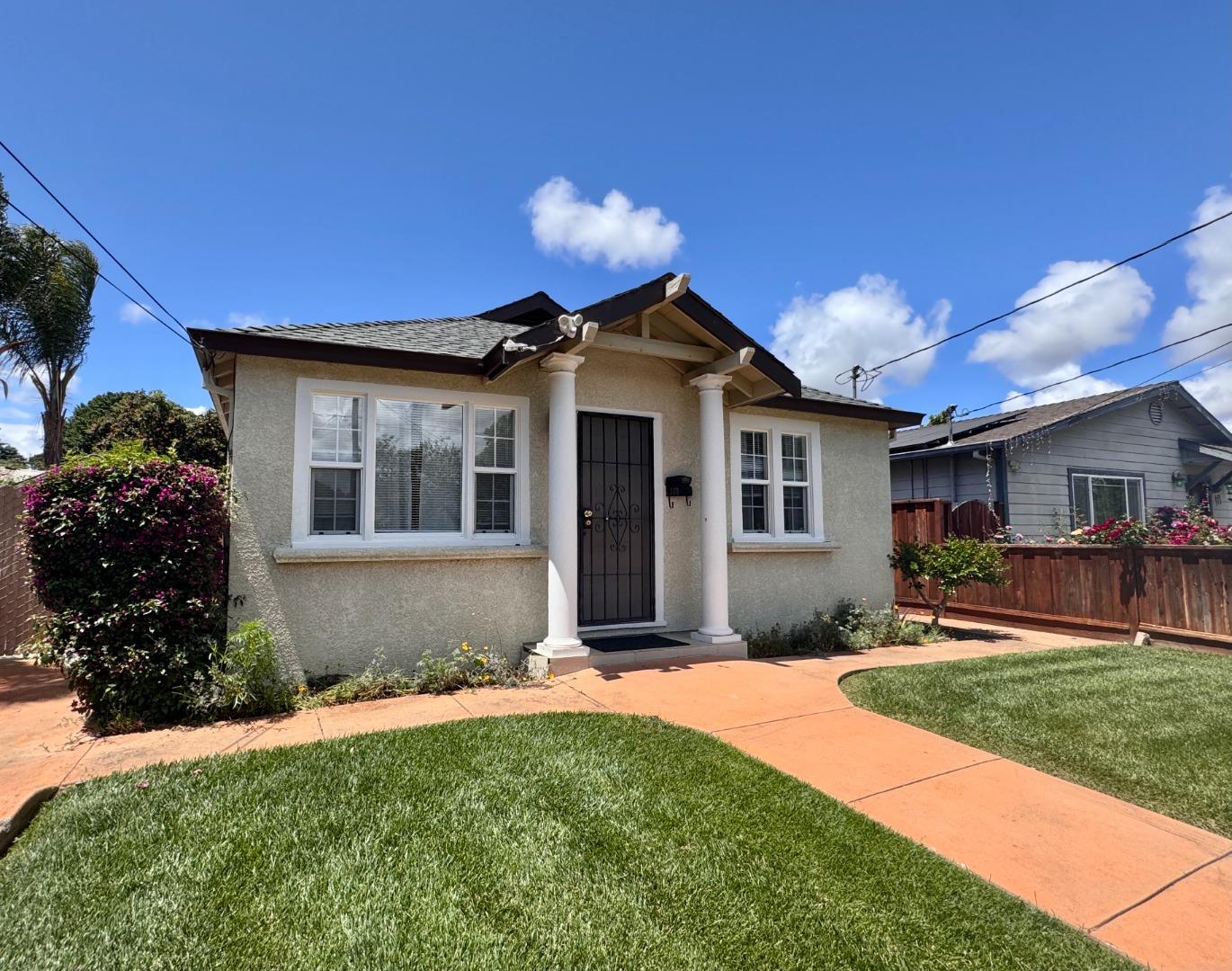 Detail Gallery Image 1 of 19 For 140 Sally St, Hollister,  CA 95023 - 3 Beds | 2 Baths