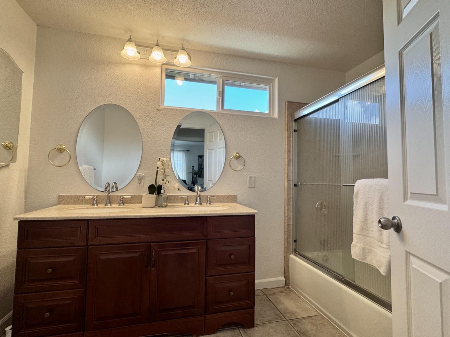 Detail Gallery Image 10 of 19 For 140 Sally St, Hollister,  CA 95023 - 3 Beds | 2 Baths