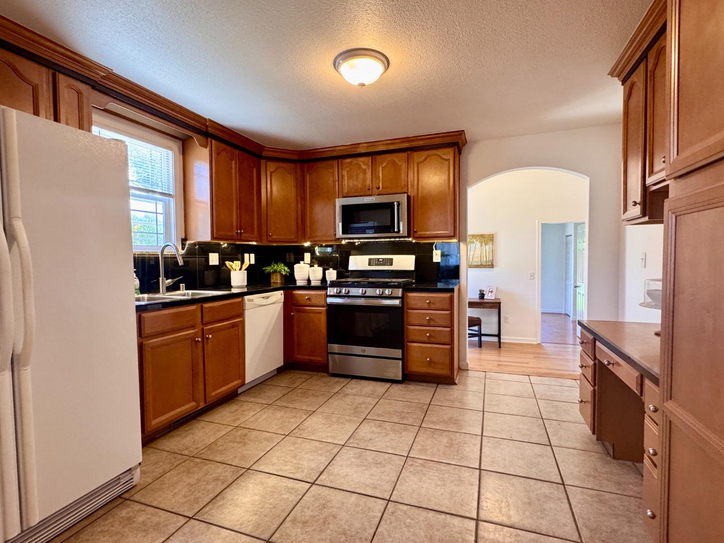 Detail Gallery Image 11 of 19 For 140 Sally St, Hollister,  CA 95023 - 3 Beds | 2 Baths