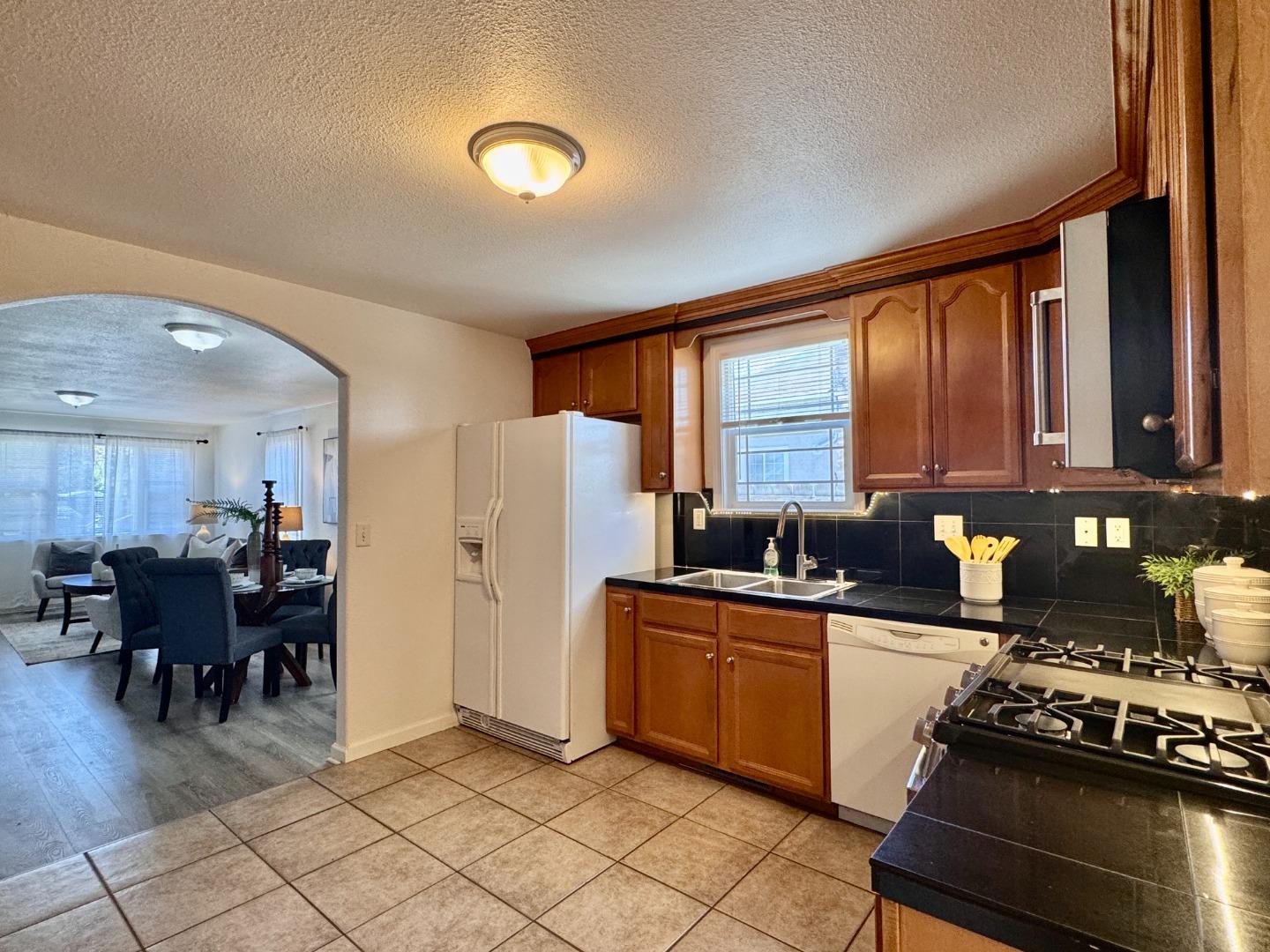 Detail Gallery Image 12 of 19 For 140 Sally St, Hollister,  CA 95023 - 3 Beds | 2 Baths