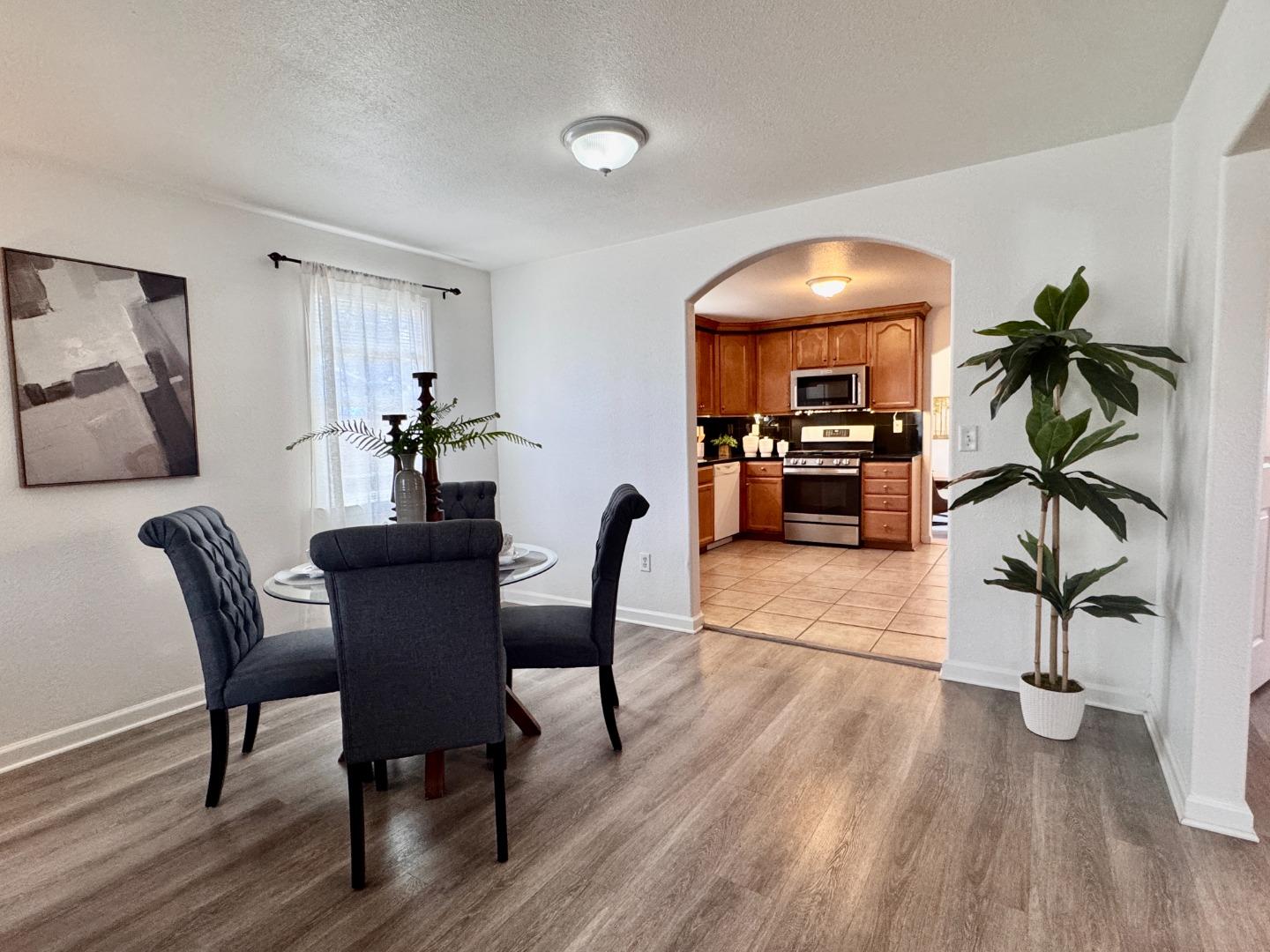 Detail Gallery Image 4 of 19 For 140 Sally St, Hollister,  CA 95023 - 3 Beds | 2 Baths