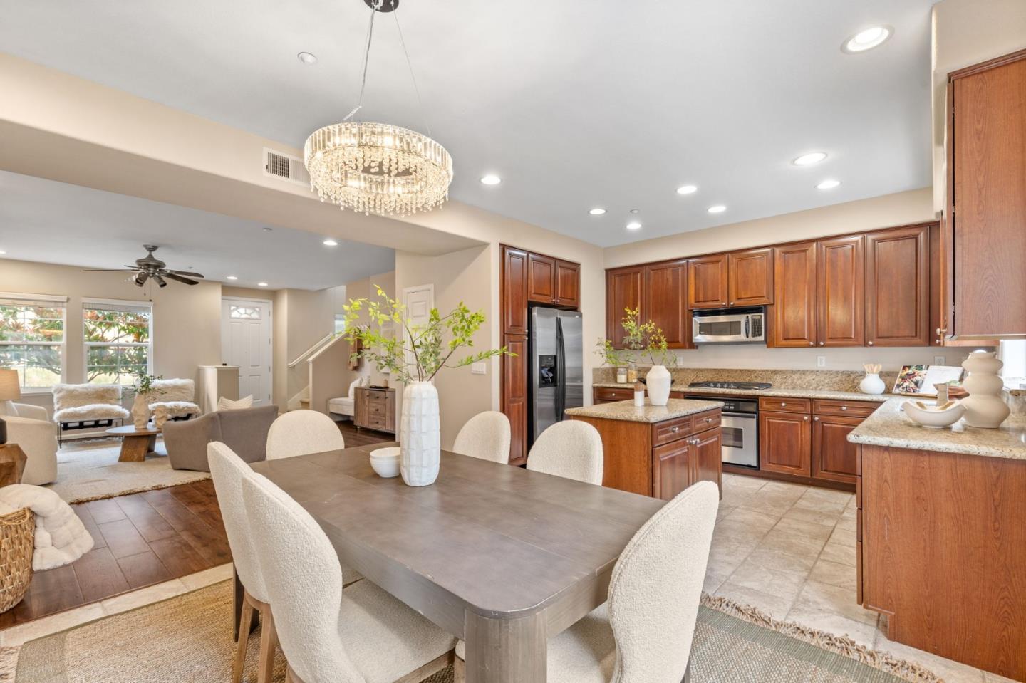 Detail Gallery Image 11 of 21 For 414 Adeline Ave, San Jose,  CA 95136 - 3 Beds | 2/1 Baths