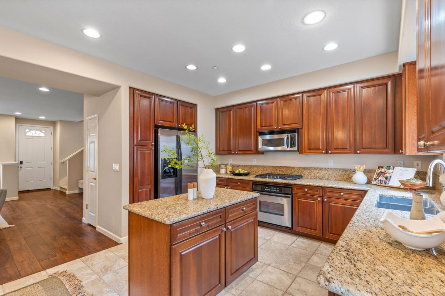 Detail Gallery Image 13 of 21 For 414 Adeline Ave, San Jose,  CA 95136 - 3 Beds | 2/1 Baths