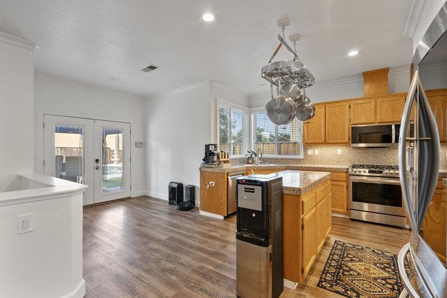 Detail Gallery Image 15 of 67 For 1650 Mimosa St, Hollister,  CA 95023 - 5 Beds | 3 Baths