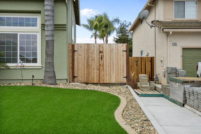 Detail Gallery Image 5 of 67 For 1650 Mimosa St, Hollister,  CA 95023 - 5 Beds | 3 Baths