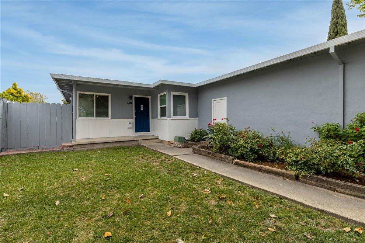 Detail Gallery Image 3 of 23 For 618 N Bayview Ave, Sunnyvale,  CA 94085 - 3 Beds | 1 Baths