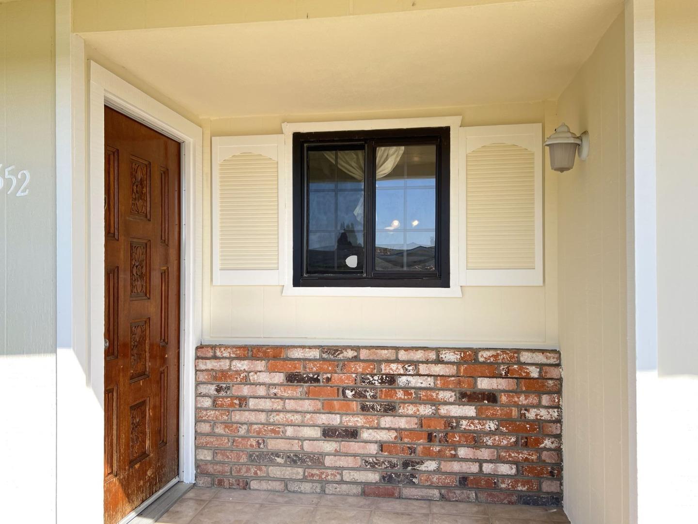 Detail Gallery Image 3 of 22 For 18652 Eisenhower St, Salinas,  CA 93906 - 4 Beds | 2 Baths