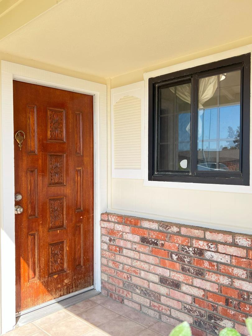 Detail Gallery Image 4 of 22 For 18652 Eisenhower St, Salinas,  CA 93906 - 4 Beds | 2 Baths