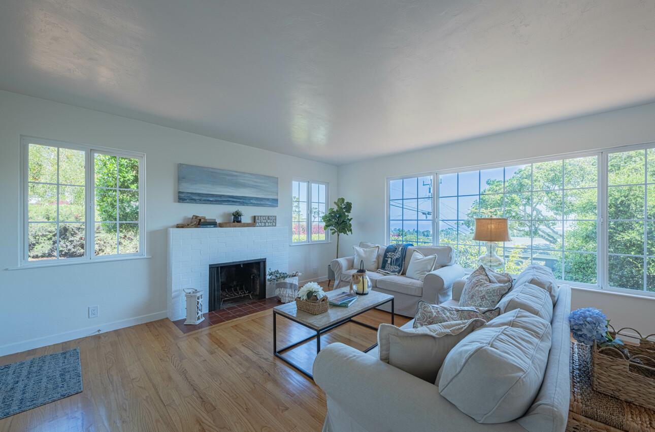 Detail Gallery Image 10 of 45 For 189 via Gayuba, Monterey,  CA 93940 - 2 Beds | 1 Baths