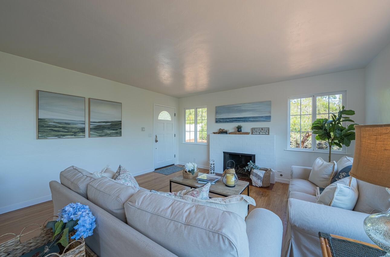 Detail Gallery Image 11 of 45 For 189 via Gayuba, Monterey,  CA 93940 - 2 Beds | 1 Baths