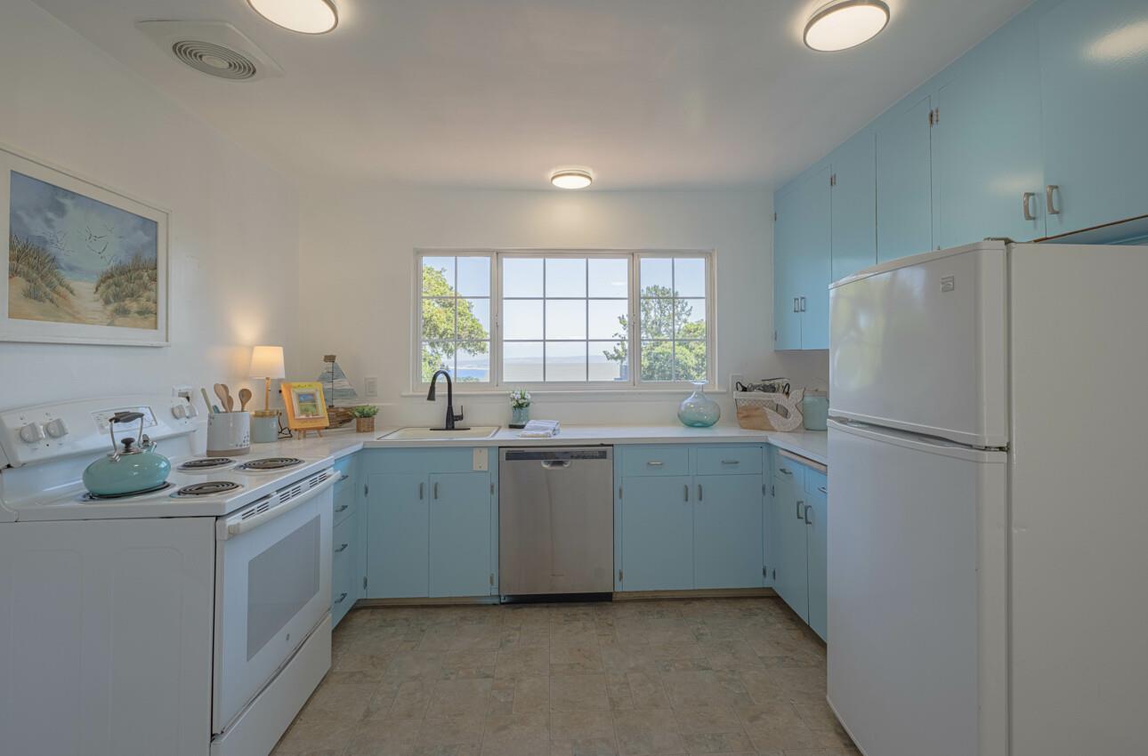 Detail Gallery Image 16 of 45 For 189 via Gayuba, Monterey,  CA 93940 - 2 Beds | 1 Baths