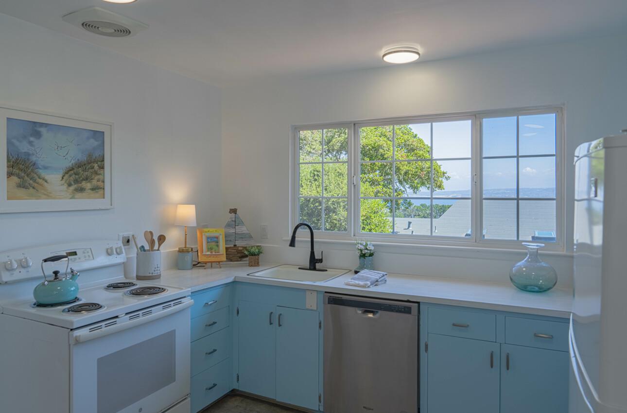 Detail Gallery Image 17 of 45 For 189 via Gayuba, Monterey,  CA 93940 - 2 Beds | 1 Baths