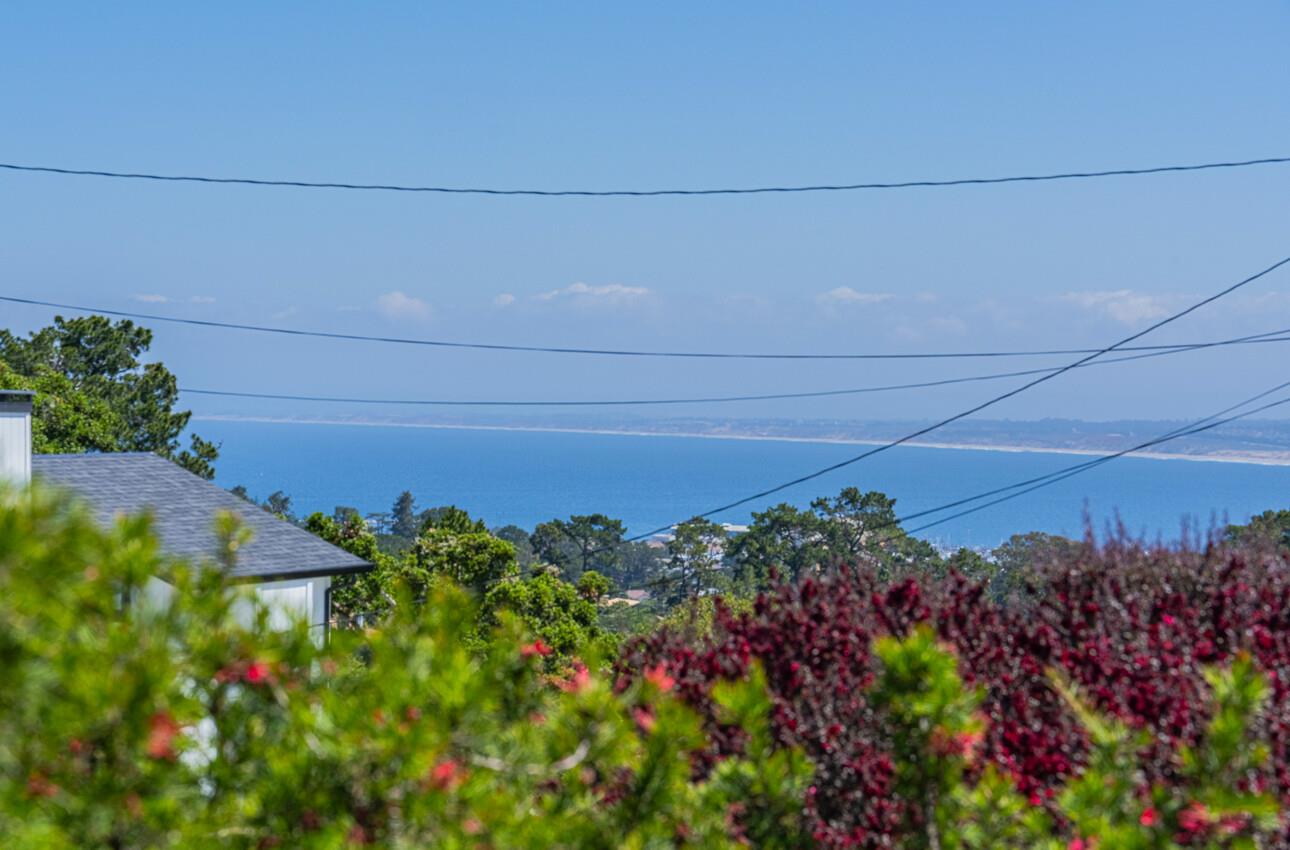 Detail Gallery Image 2 of 45 For 189 via Gayuba, Monterey,  CA 93940 - 2 Beds | 1 Baths