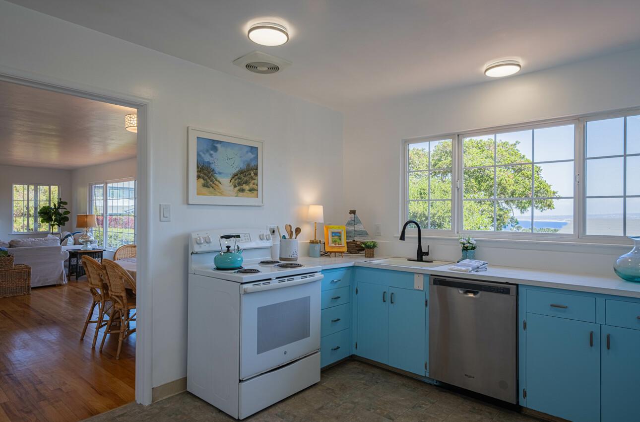 Detail Gallery Image 20 of 45 For 189 via Gayuba, Monterey,  CA 93940 - 2 Beds | 1 Baths