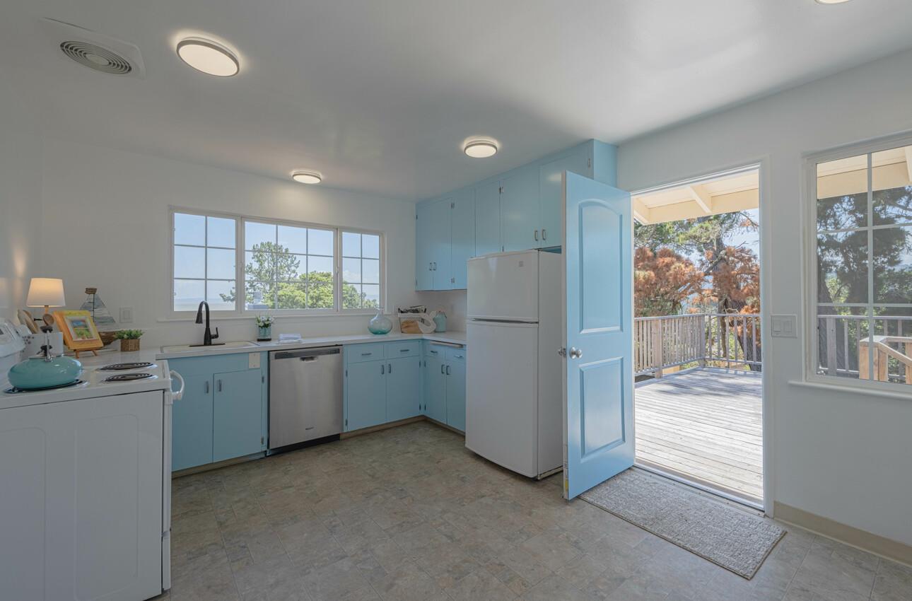 Detail Gallery Image 21 of 45 For 189 via Gayuba, Monterey,  CA 93940 - 2 Beds | 1 Baths