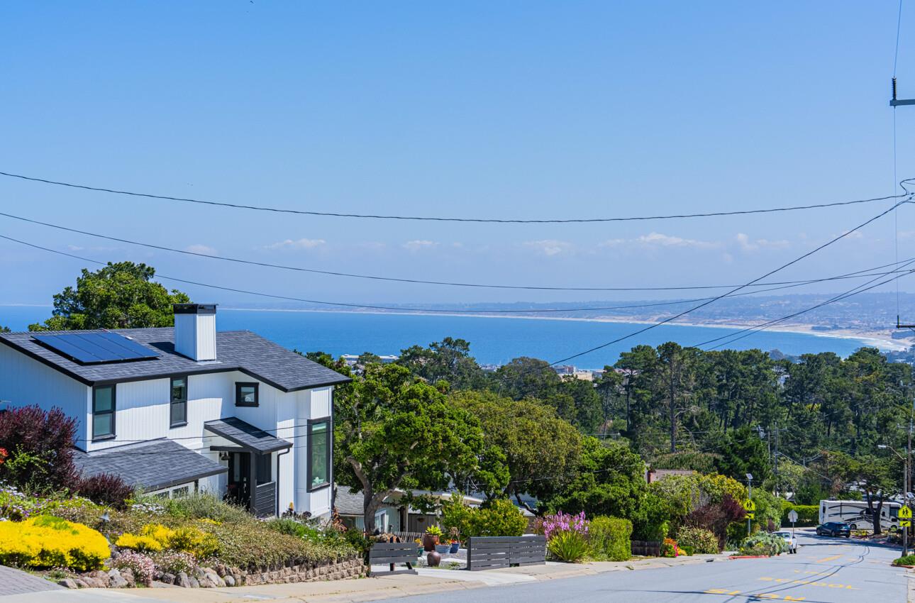 Detail Gallery Image 3 of 45 For 189 via Gayuba, Monterey,  CA 93940 - 2 Beds | 1 Baths