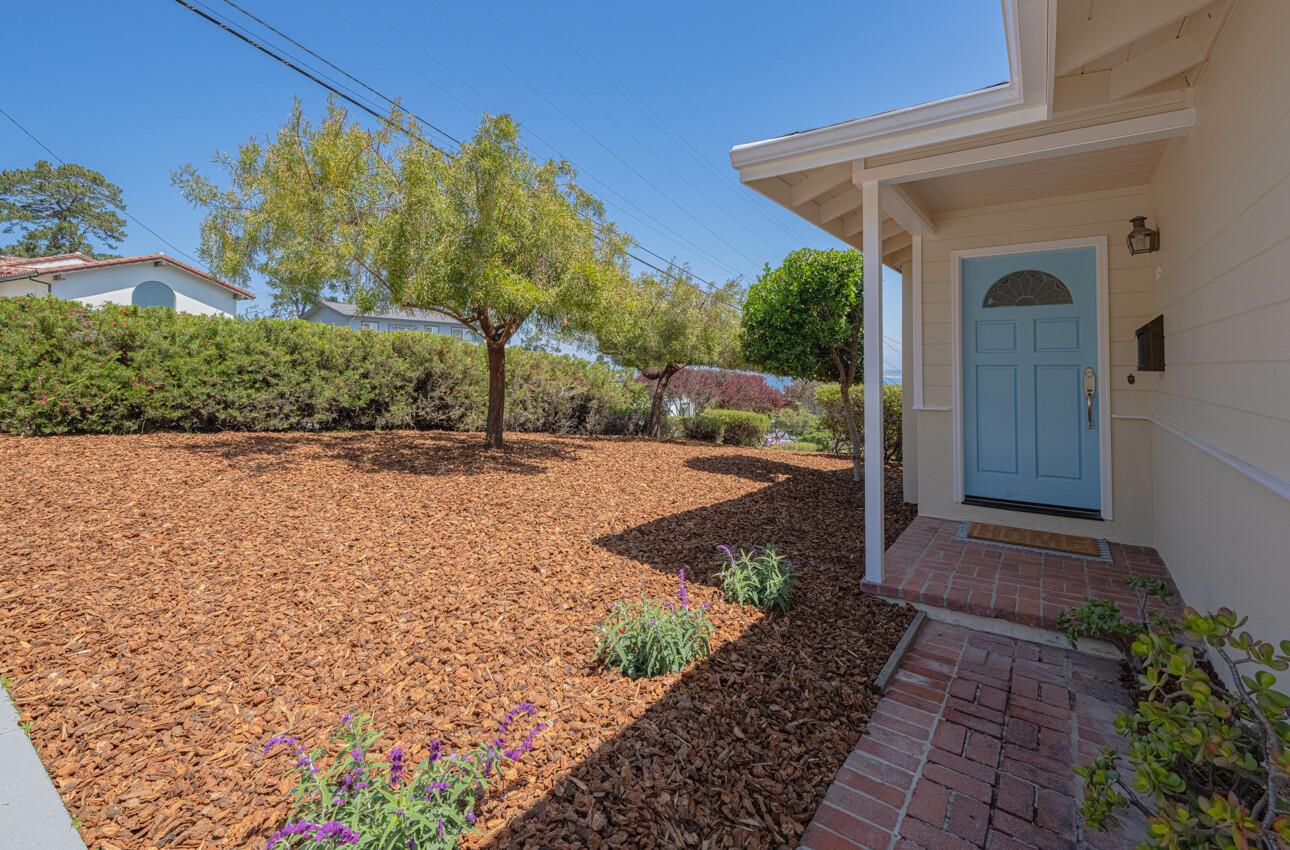 Detail Gallery Image 5 of 45 For 189 via Gayuba, Monterey,  CA 93940 - 2 Beds | 1 Baths