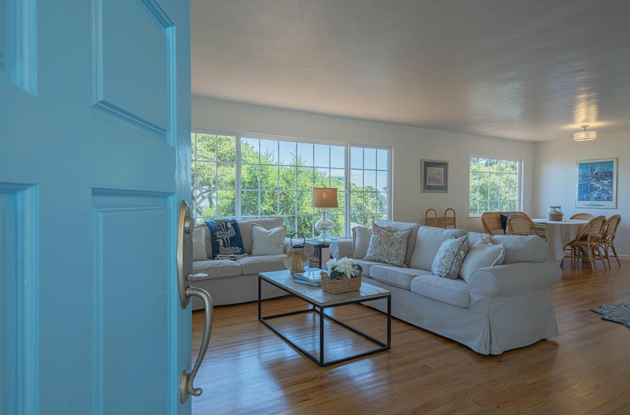 Detail Gallery Image 6 of 45 For 189 via Gayuba, Monterey,  CA 93940 - 2 Beds | 1 Baths