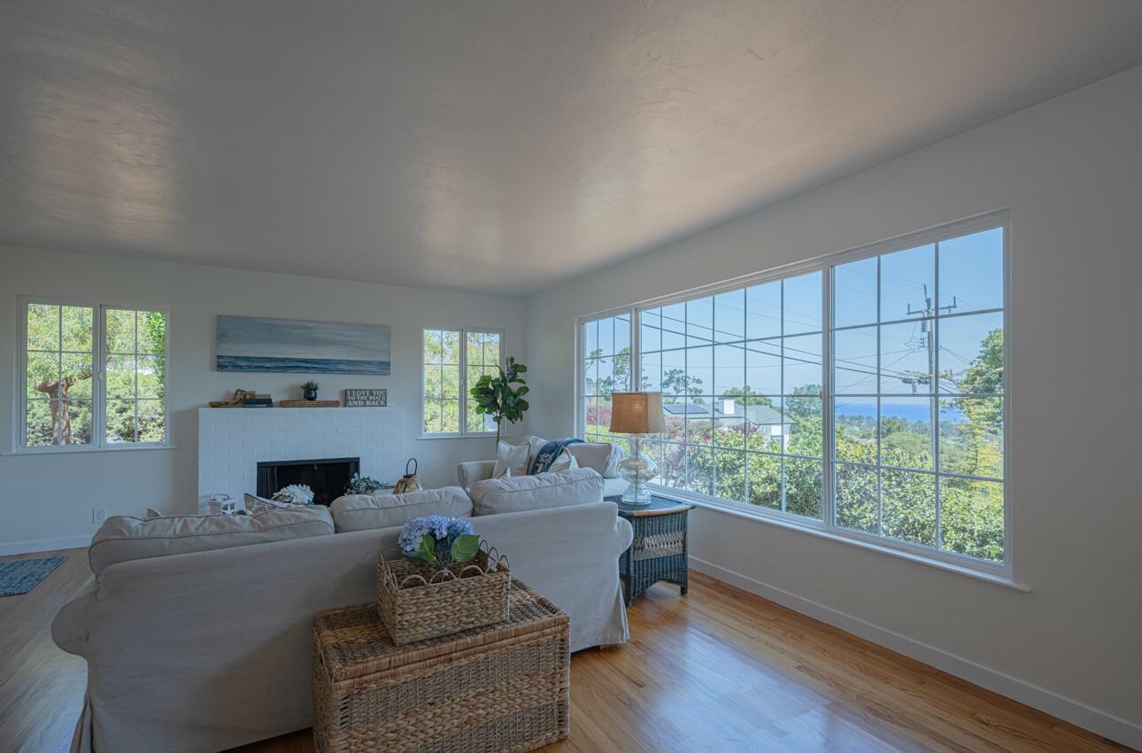 Detail Gallery Image 7 of 45 For 189 via Gayuba, Monterey,  CA 93940 - 2 Beds | 1 Baths