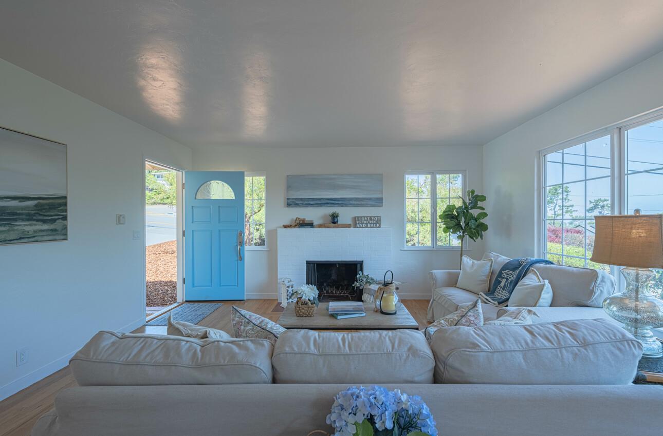 Detail Gallery Image 9 of 45 For 189 via Gayuba, Monterey,  CA 93940 - 2 Beds | 1 Baths