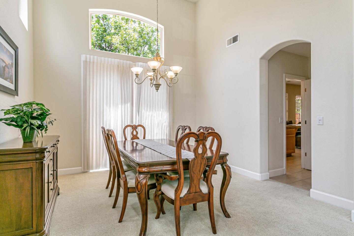 Detail Gallery Image 10 of 54 For 18345 Serra Avenida, Morgan Hill,  CA 95037 - 4 Beds | 3/1 Baths