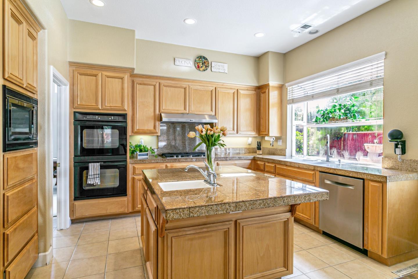 Detail Gallery Image 12 of 54 For 18345 Serra Avenida, Morgan Hill,  CA 95037 - 4 Beds | 3/1 Baths