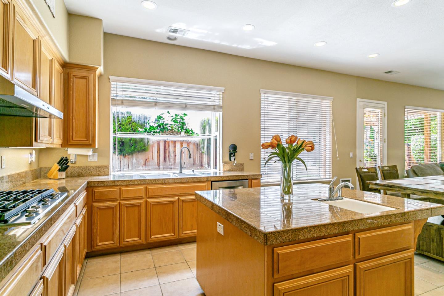 Detail Gallery Image 13 of 54 For 18345 Serra Avenida, Morgan Hill,  CA 95037 - 4 Beds | 3/1 Baths