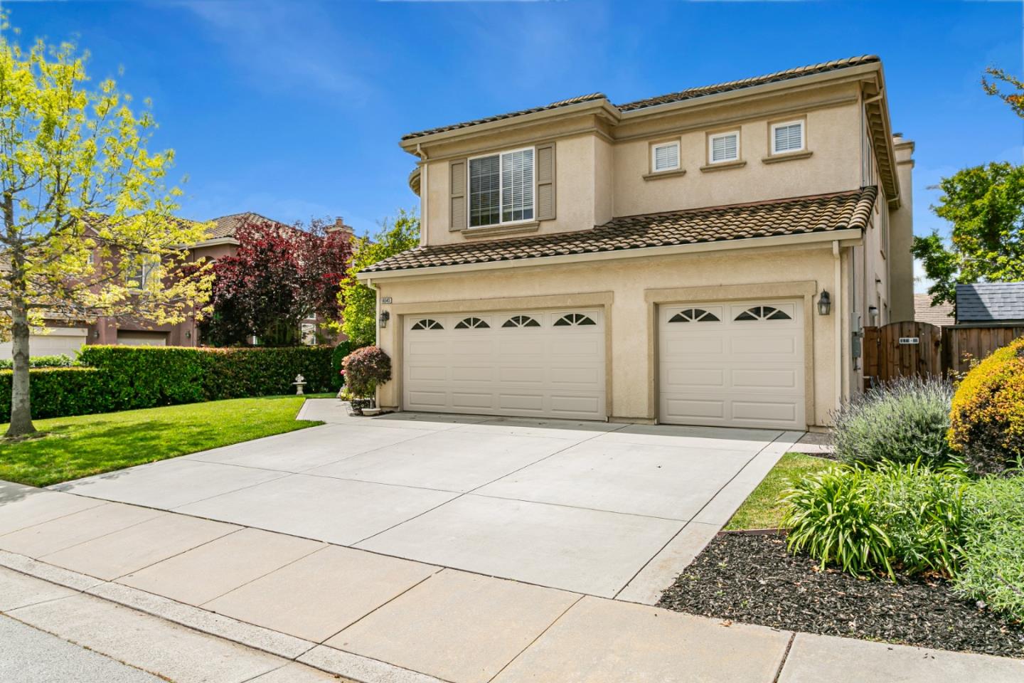 Detail Gallery Image 2 of 54 For 18345 Serra Avenida, Morgan Hill,  CA 95037 - 4 Beds | 3/1 Baths