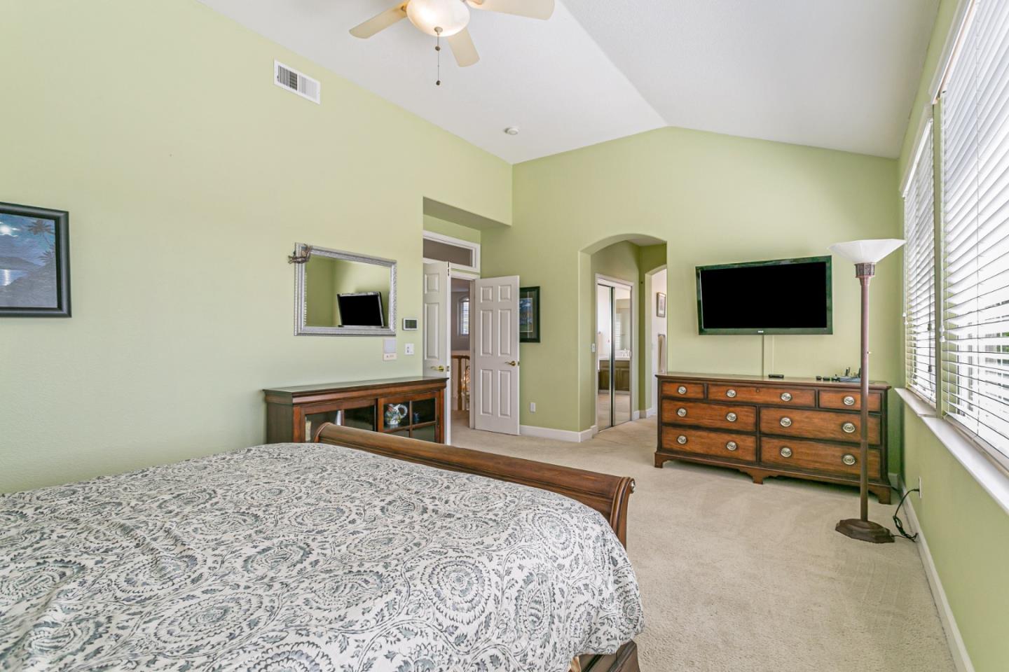 Detail Gallery Image 23 of 54 For 18345 Serra Avenida, Morgan Hill,  CA 95037 - 4 Beds | 3/1 Baths