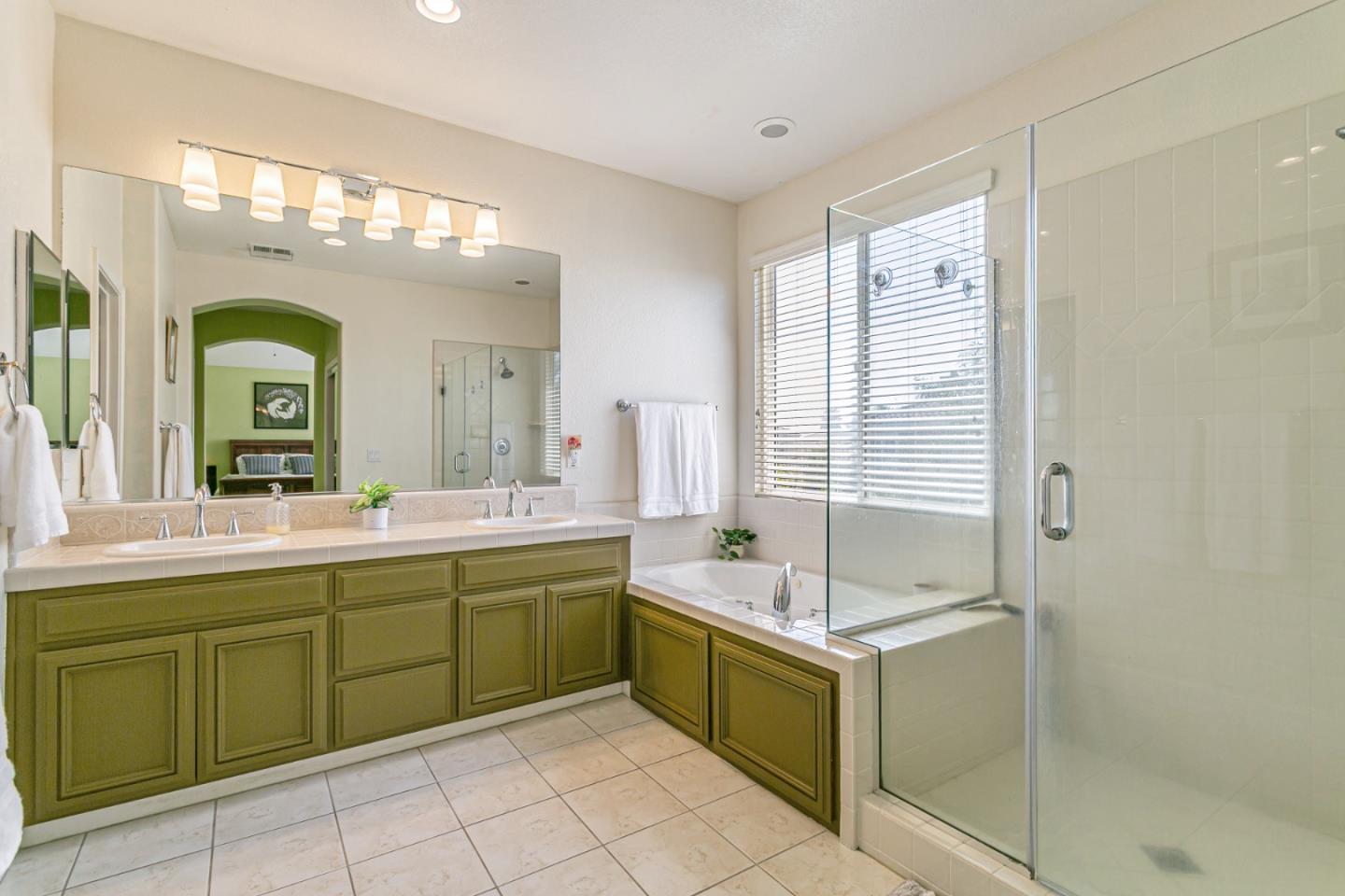 Detail Gallery Image 25 of 54 For 18345 Serra Avenida, Morgan Hill,  CA 95037 - 4 Beds | 3/1 Baths