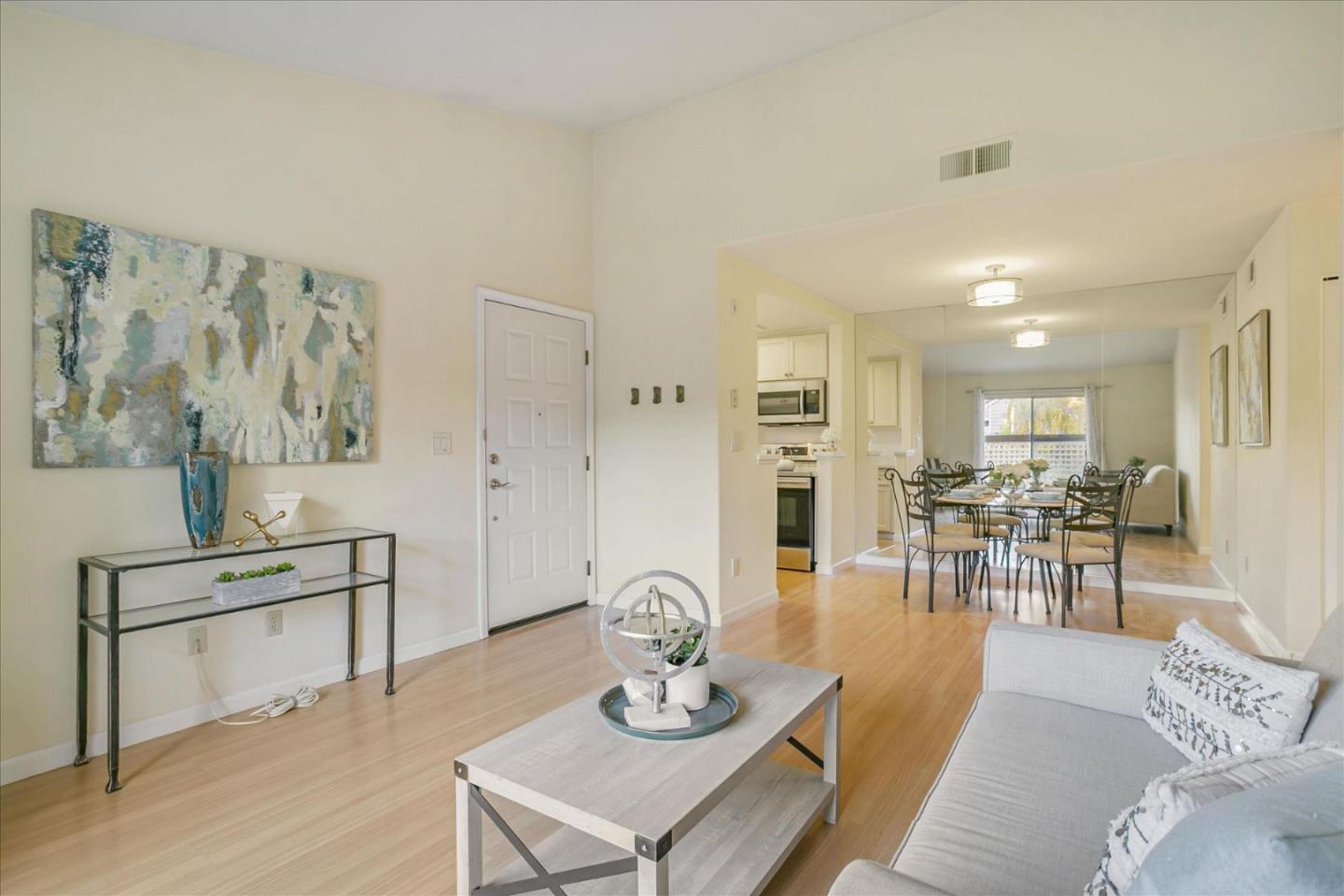 Detail Gallery Image 1 of 33 For 5973 Lake Almanor Dr, San Jose,  CA 95123 - 2 Beds | 1 Baths