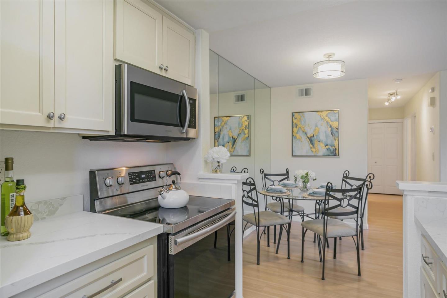 Detail Gallery Image 12 of 33 For 5973 Lake Almanor Dr, San Jose,  CA 95123 - 2 Beds | 1 Baths