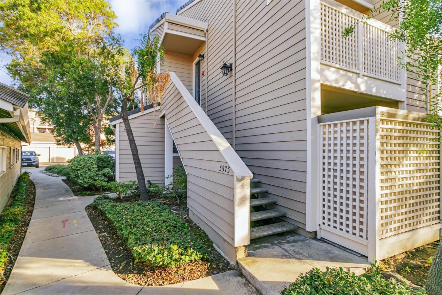 Detail Gallery Image 2 of 33 For 5973 Lake Almanor Dr, San Jose,  CA 95123 - 2 Beds | 1 Baths