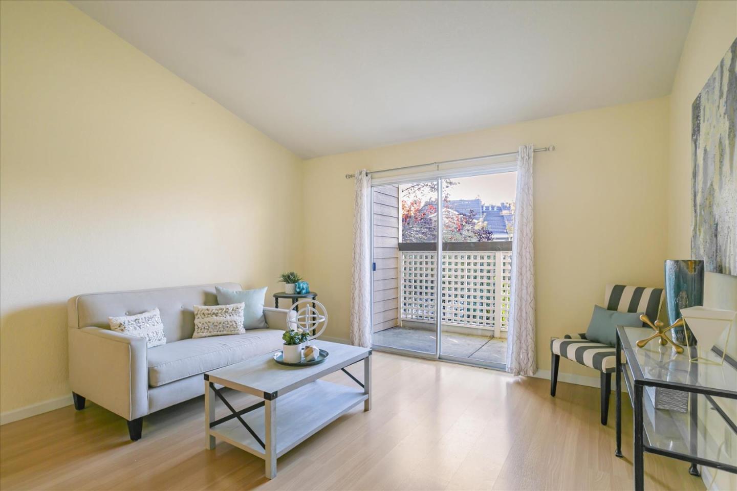 Detail Gallery Image 4 of 33 For 5973 Lake Almanor Dr, San Jose,  CA 95123 - 2 Beds | 1 Baths