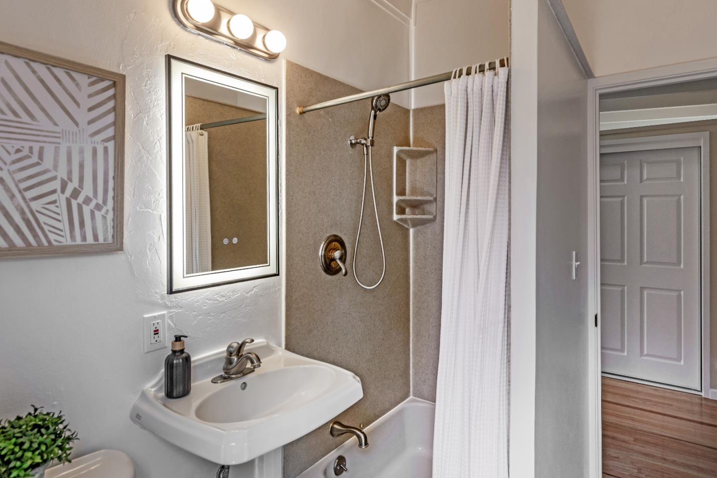 Detail Gallery Image 14 of 20 For 370 Drake Ct, Santa Clara,  CA 95051 - 3 Beds | 2 Baths