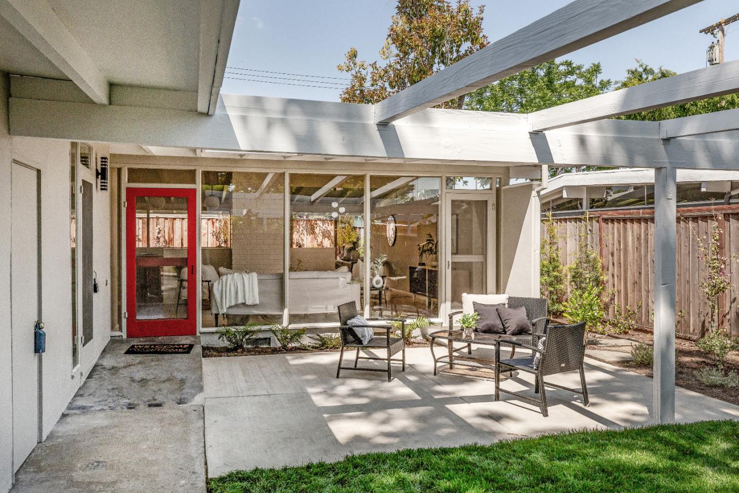 Detail Gallery Image 2 of 20 For 370 Drake Ct, Santa Clara,  CA 95051 - 3 Beds | 2 Baths