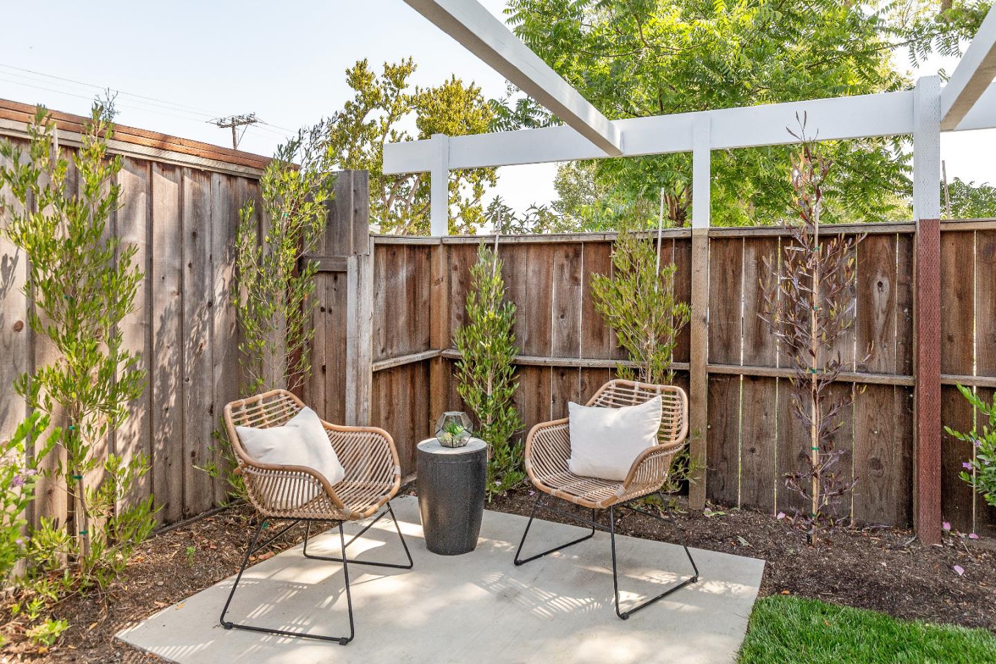 Detail Gallery Image 3 of 20 For 370 Drake Ct, Santa Clara,  CA 95051 - 3 Beds | 2 Baths